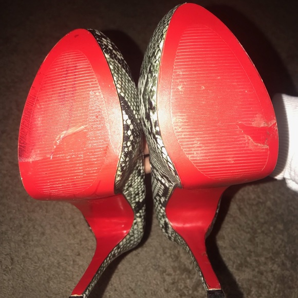 Christian Louboutin - Picture 3 of 8